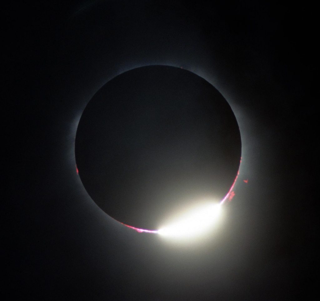 solar eclipse diamond ring effect